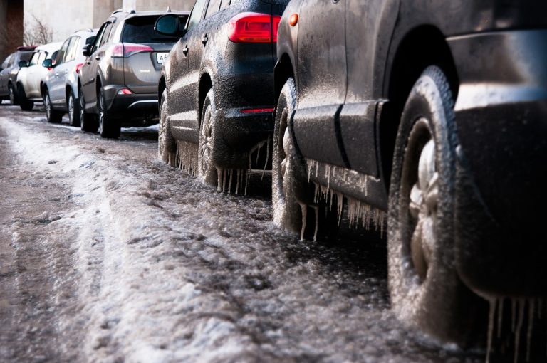 Die Großwetterlage über Deutschland wird sich ab dem Wochenende komplett umstellen. Weg von dem nassen Schmuddelwetter direkt zurück zum Winterwetter, dabei werden die Temperaturen förmlich abstürzen. Warum wir von einem Extrem ins nächste Wetter-Extrem schlittern, erfahren Sie in diesem Bericht.